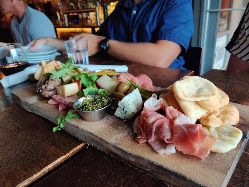 White Rabbit Public House | restaurant | 47 King St N, Waterloo, ON N2J 2W9, Canada | 5197467540 OR +1 519-746-7540