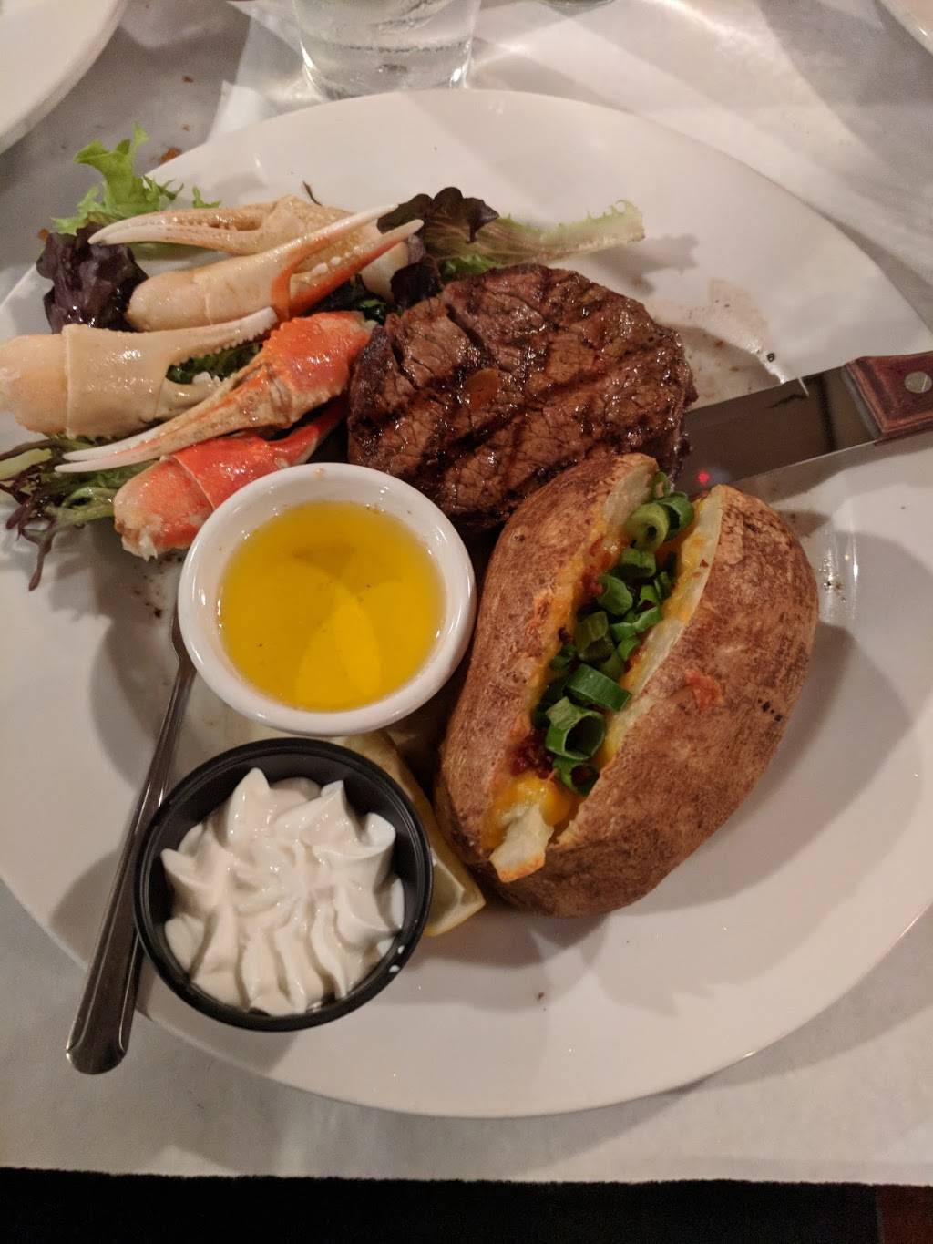 Walkers Charhouse | restaurant | 8 W Gartner Rd, Naperville, IL 60540, USA | 6306379688 OR +1 630-637-9688