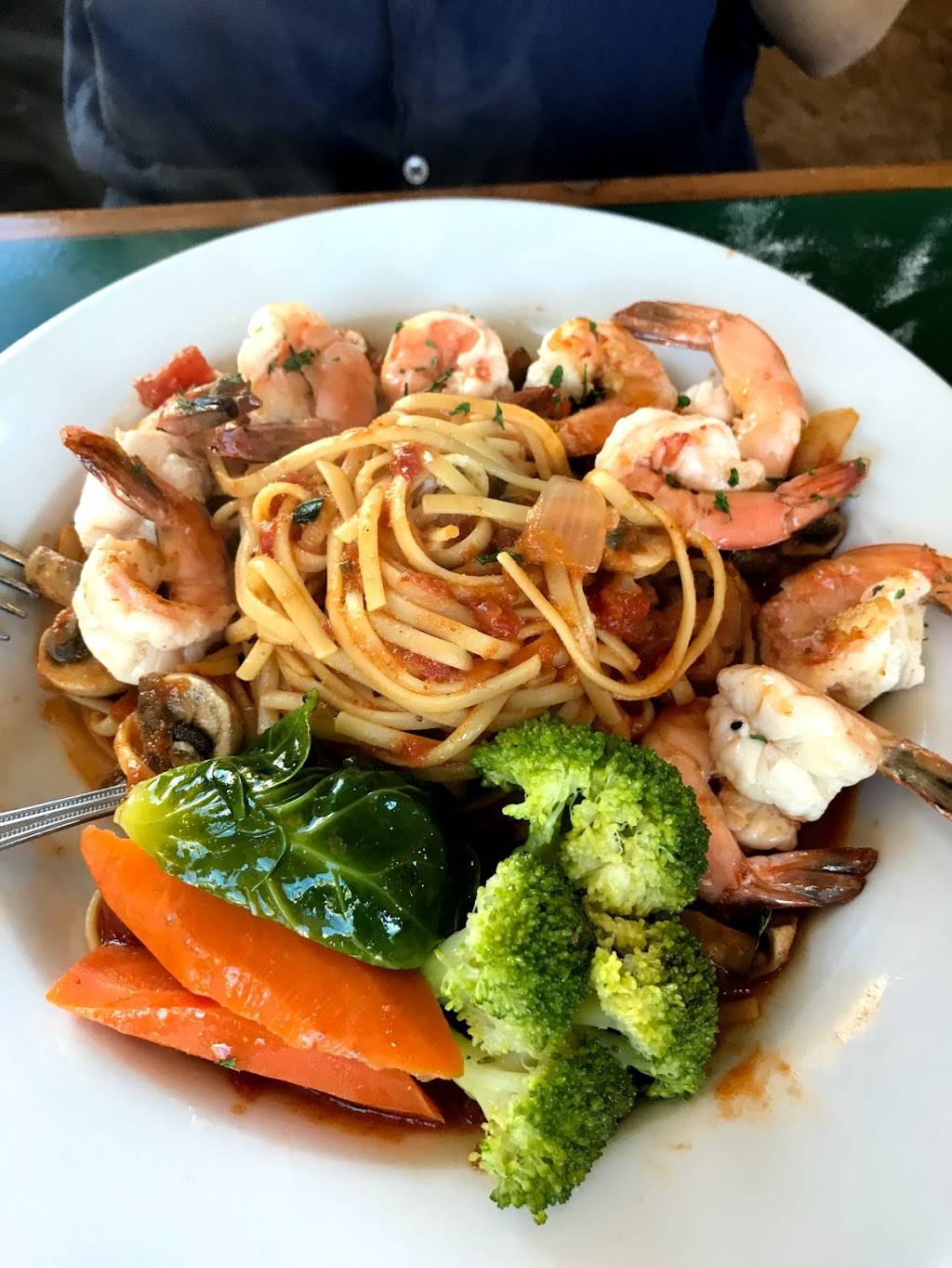 Valencia Pizza & Pasta | restaurant | 801 Valencia St, San Francisco, CA 94110, USA | 4156421882 OR +1 415-642-1882