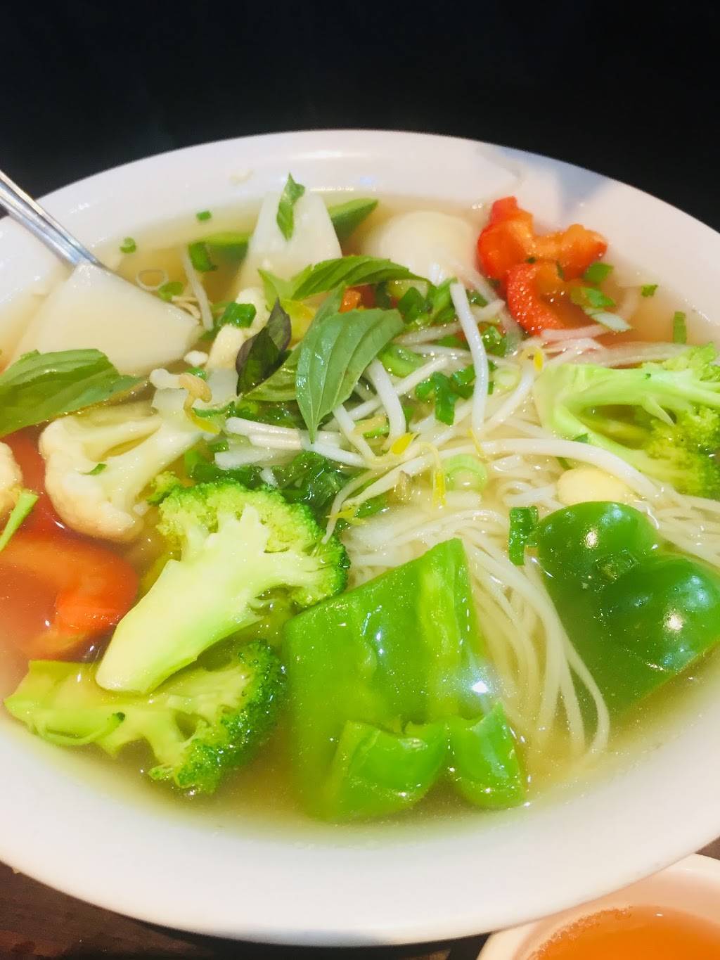 Pho Metro | restaurant | 2057 Lawrence Ave E, Scarborough, ON M1R 2Z4, Canada | 4167508898 OR +1 416-750-8898