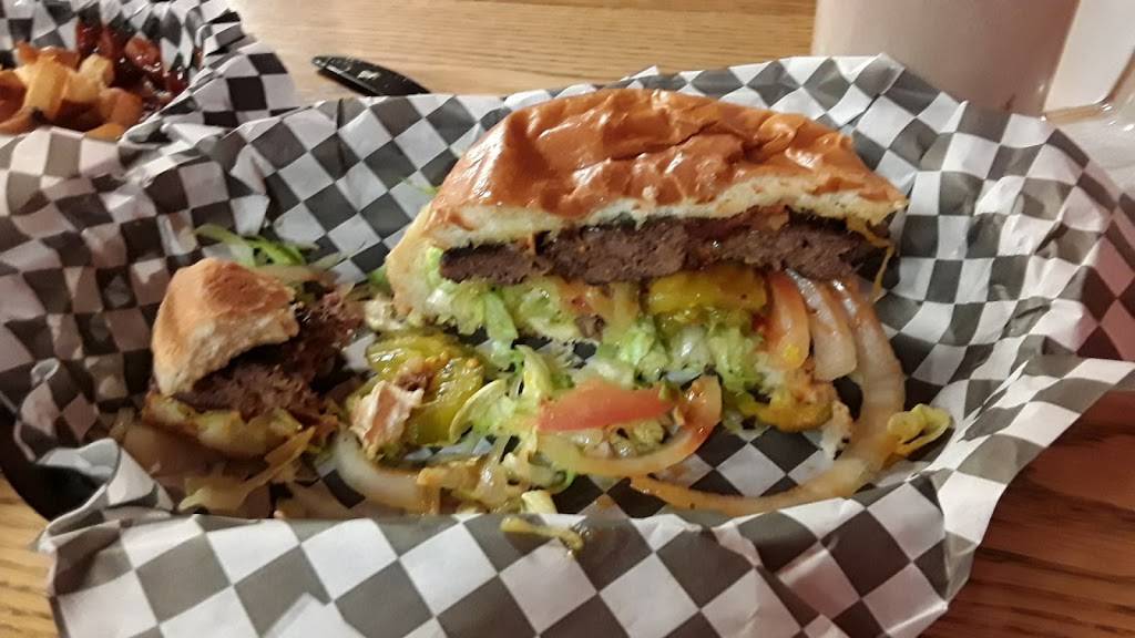 Twisted burger Barrington | restaurant | 228 W Northwest Hwy, Barrington, IL 60010, USA | 2243853112 OR +1 224-385-3112