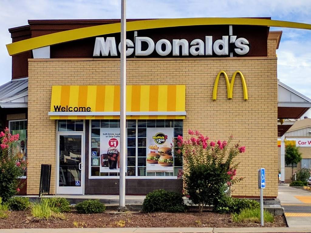 McDonalds | cafe | 290 G St, Lincoln, CA 95648, USA | 9166459757 OR +1 916-645-9757