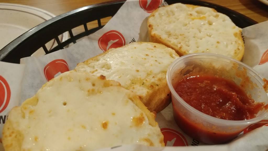 Pizza Hut | restaurant | 1424 US-51, Stoughton, WI 53589, USA | 6088733111 OR +1 608-873-3111