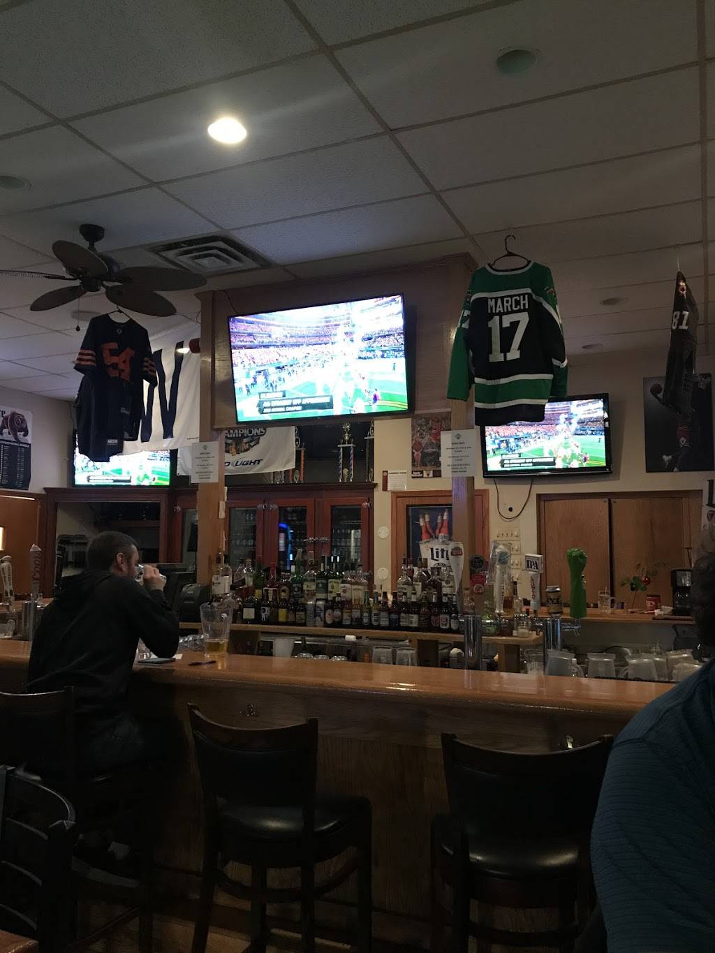 McCulloughs Pub & Billiards | restaurant | 333 Roselle Rd, Schaumburg, IL 60193, USA | 8473521700 OR +1 847-352-1700