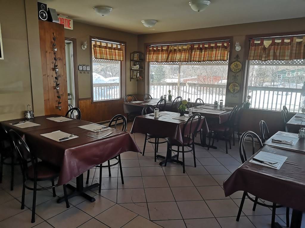 Pizza Waterloo | restaurant | 3029 Rue Foster, Waterloo, QC J0E 2N0, Canada | 4505392900 OR +1 450-539-2900