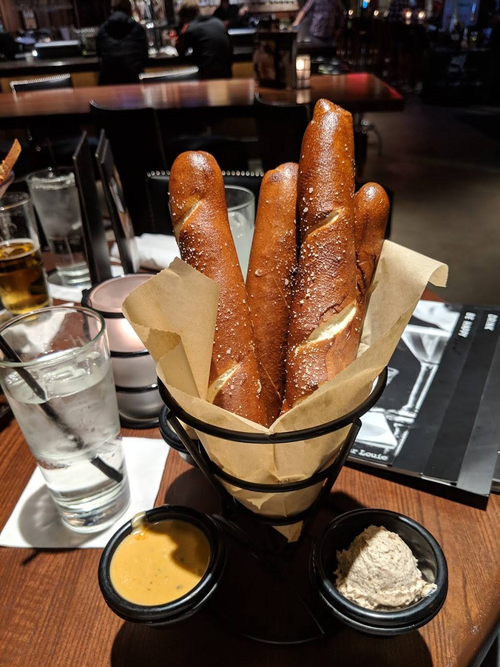 Bar Louie - One Bellevue Place | night club | 8119 Sawyer Brown Rd, Nashville, TN 37221, USA | 6157334400 OR +1 615-733-4400