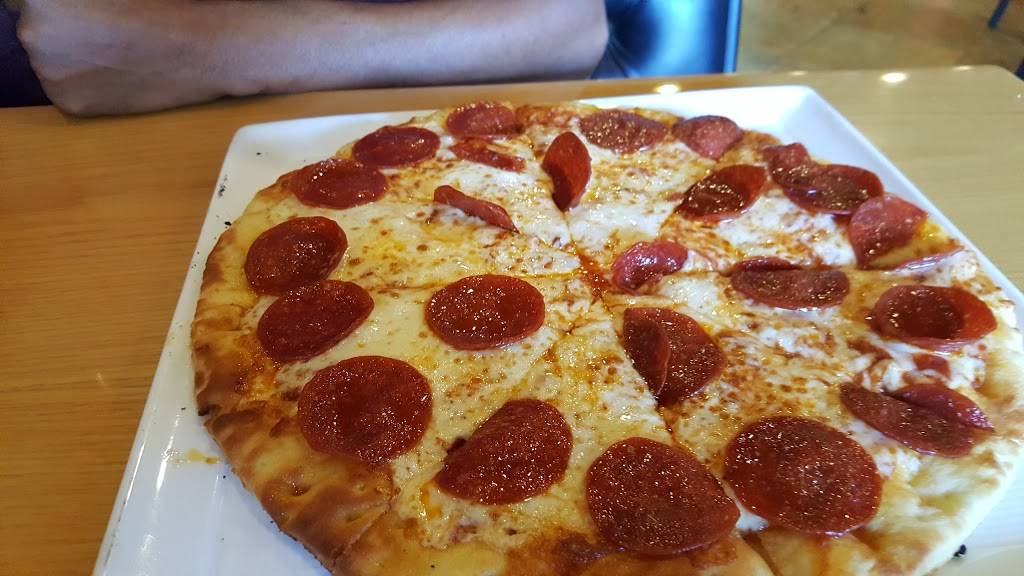 Coachs Mediterranean Grill & Bar | restaurant | 200 Main St #105, Huntington Beach, CA 92648, USA | 7149692233 OR +1 714-969-2233