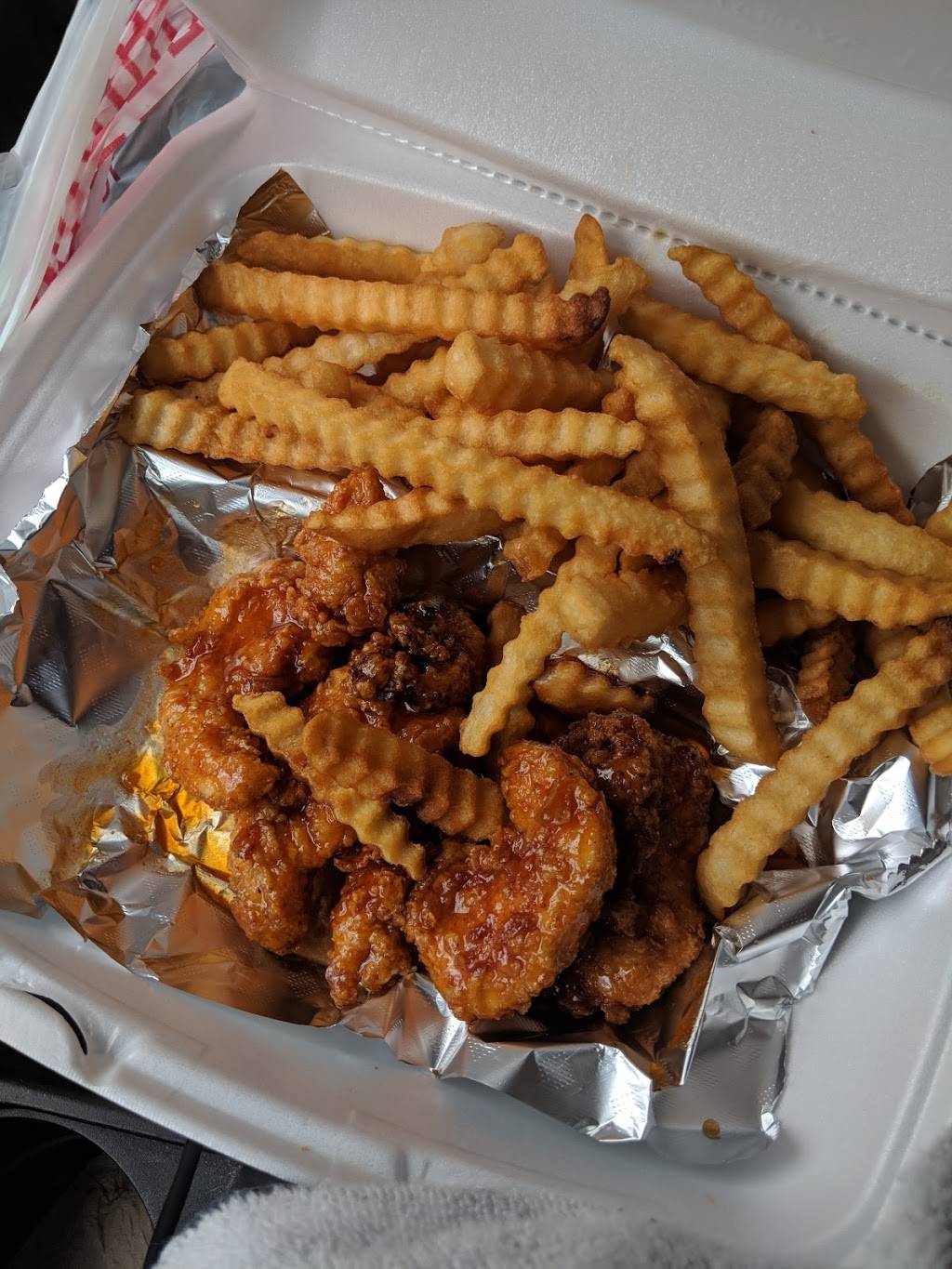 Finger Lickin BBQ & Wings | restaurant | 218 N Orange St, New Smyrna Beach, FL 32168, USA | 3864103427 OR +1 386-410-3427