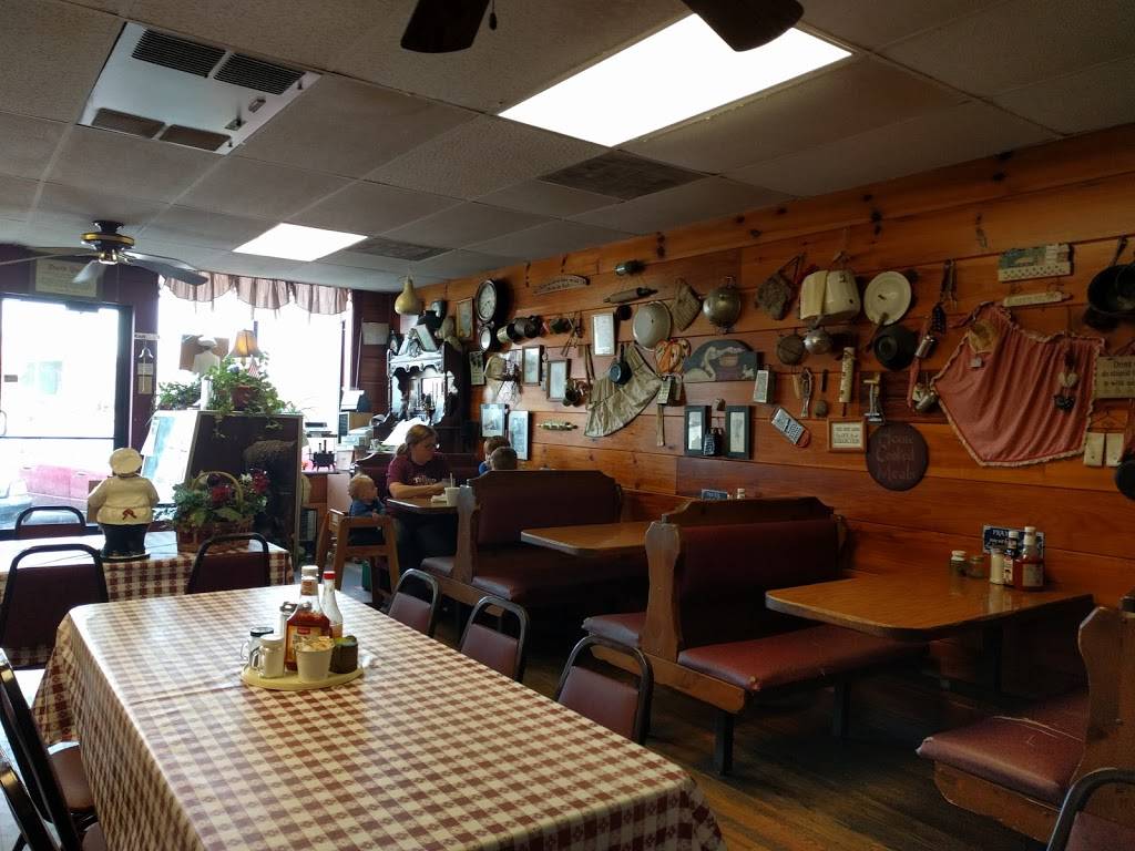 Town Square Cafe & Bakery | restaurant | 704 Veterans Memorial Dr, Tellico Plains, TN 37385, USA | 4232532200 OR +1 423-253-2200