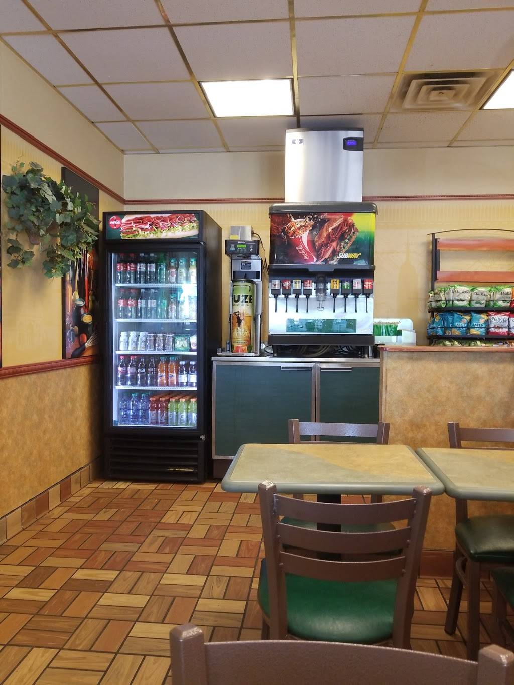 Subway | restaurant | 642 Midland Rd, Janesville, WI 53546, USA | 6087584560 OR +1 608-758-4560