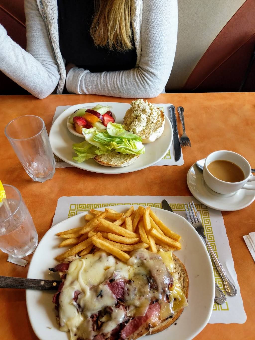 Huck Finn Diner | restaurant | 2431 Morris Ave, Union, NJ 07083, USA | 9088109000 OR +1 908-810-9000