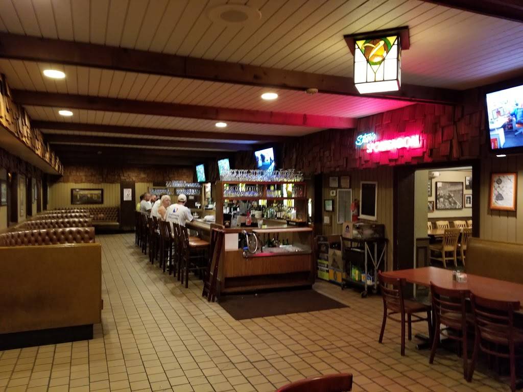 Highland House | restaurant | 2630 E Highland Rd, Highland Charter Twp, MI 48356, USA | 2488874161 OR +1 248-887-4161