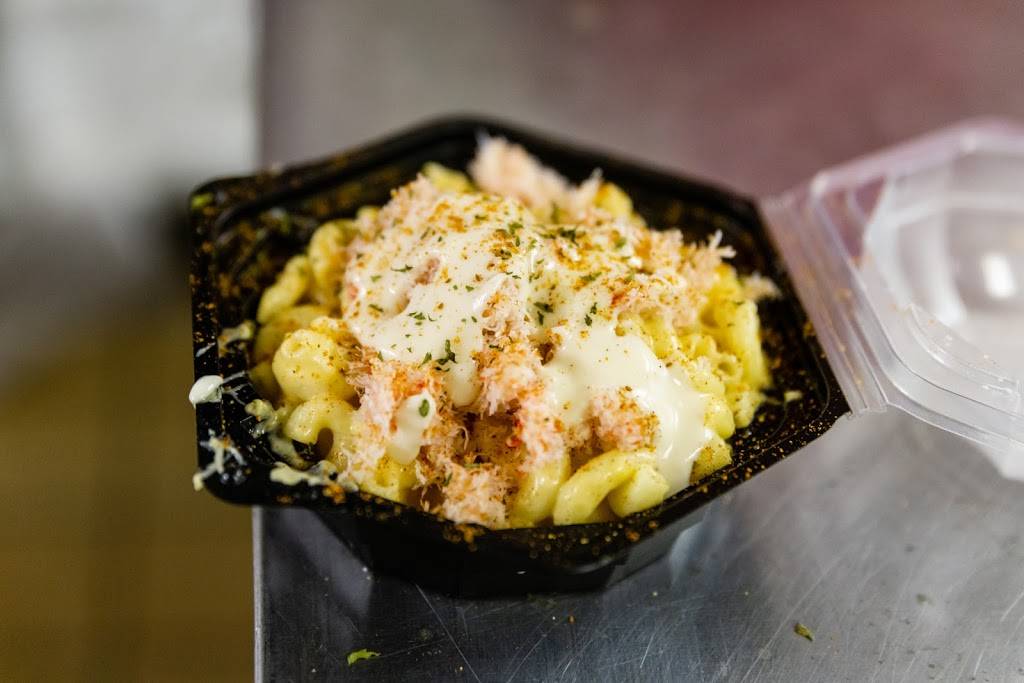 Seafood Lady - W Oak St | restaurant | 107 W Oak St, Louisville, KY 40203, USA | 5022109381 OR +1 502-210-9381