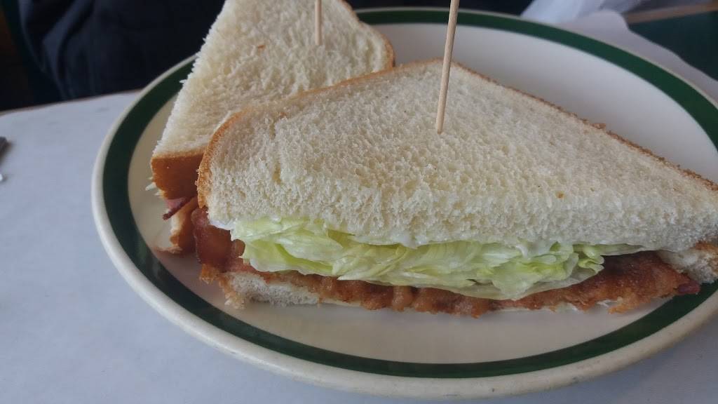 Quabbin Woods Restaurant | restaurant | 8 Barre Rd, Petersham, MA 01366, USA | 9787243288 OR +1 978-724-3288