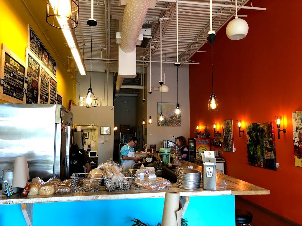 Munch | meal takeaway | 28500 Miles Rd, Solon, OH 44139, USA | 2162310922 OR +1 216-231-0922