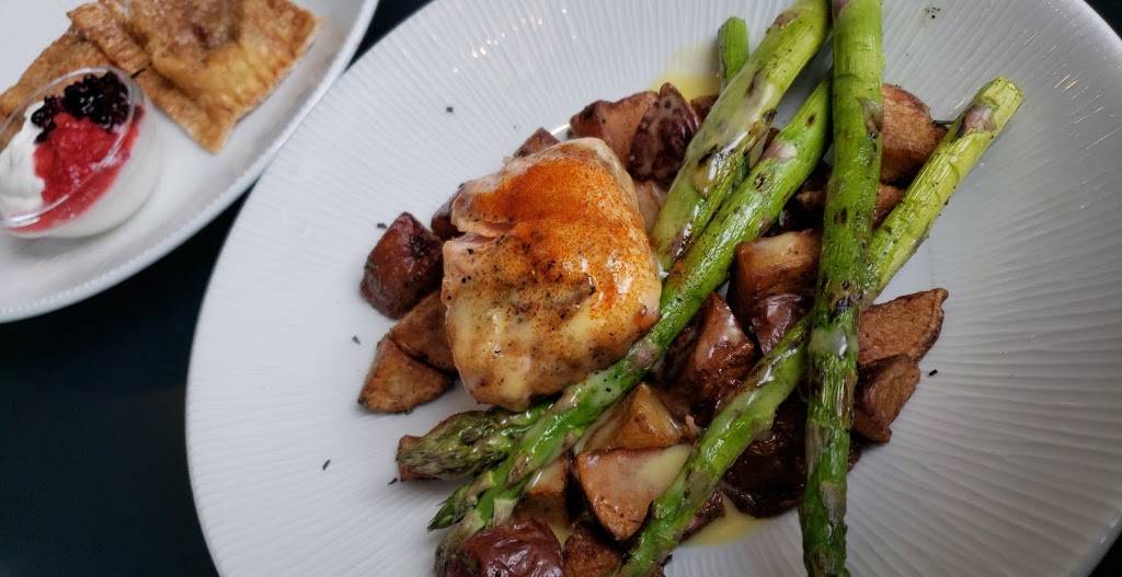 Buckleys Restaurant & Bar | restaurant | 3908, 801 N Cass St, Milwaukee, WI 53202, USA | 4142771111 OR +1 414-277-1111