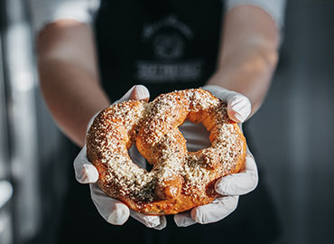 Mama Mandys Soft Pretzels | restaurant | 3303 Bahia Vista St, Sarasota, FL 34239, USA | 9419621309 OR +1 941-962-1309