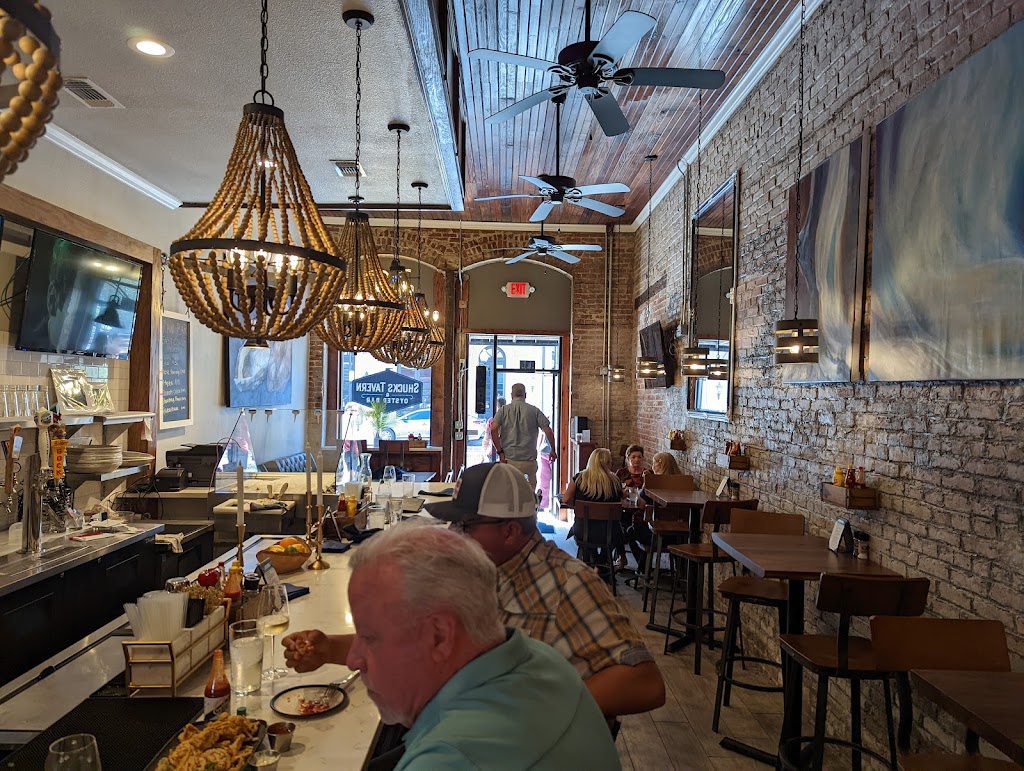 Shucks Tavern | restaurant | 414 21st St, Galveston, TX 77550, USA | 4094441700 OR +1 409-444-1700