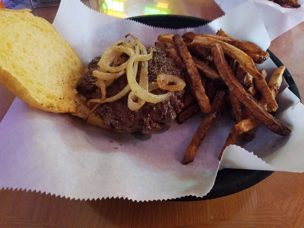 Treus Tic Toc Bar & Grill | restaurant | 1201 W Thomas St, Wausau, WI 54401, USA | 7158482465 OR +1 715-848-2465