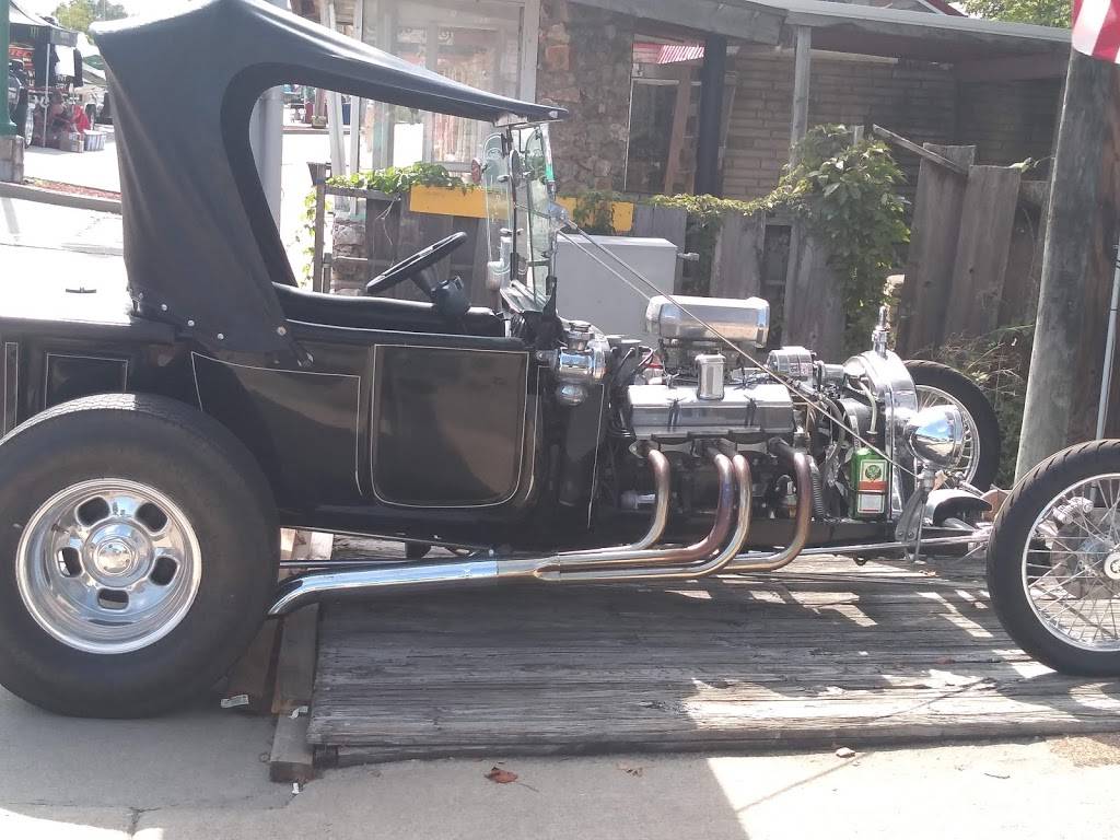 Barstool Mountain Saloon | restaurant | 1104 Bagnell Dam Blvd, Lake Ozark, MO 65049, USA | 5736931887 OR +1 573-693-1887