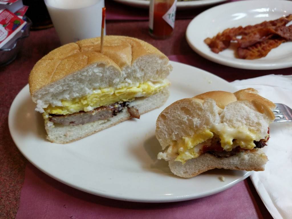 Foods On First Diner | meal takeaway | 1429 Arch St, Philadelphia, PA 19102, USA | 2155683555 OR +1 215-568-3555