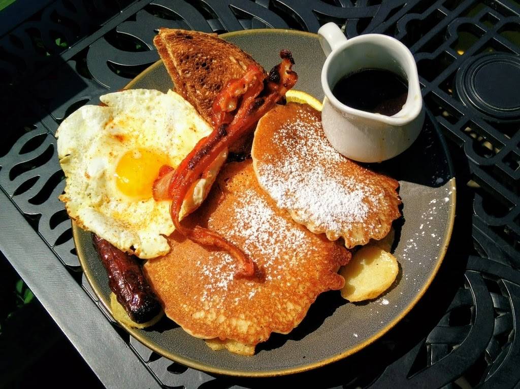 Crawfords Lakeside Café | restaurant | 125 Mill St S, Port Hope, ON L1A 2S8, Canada | 9058858093 OR +1 905-885-8093