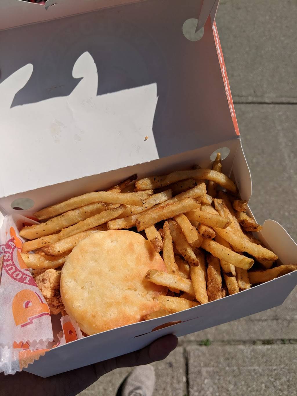 Popeyes Louisiana kitchen | restaurant | 208 Queens Quay W # 5-6, Toronto, ON M5J 2Y5, Canada | 4163689292 OR +1 416-368-9292