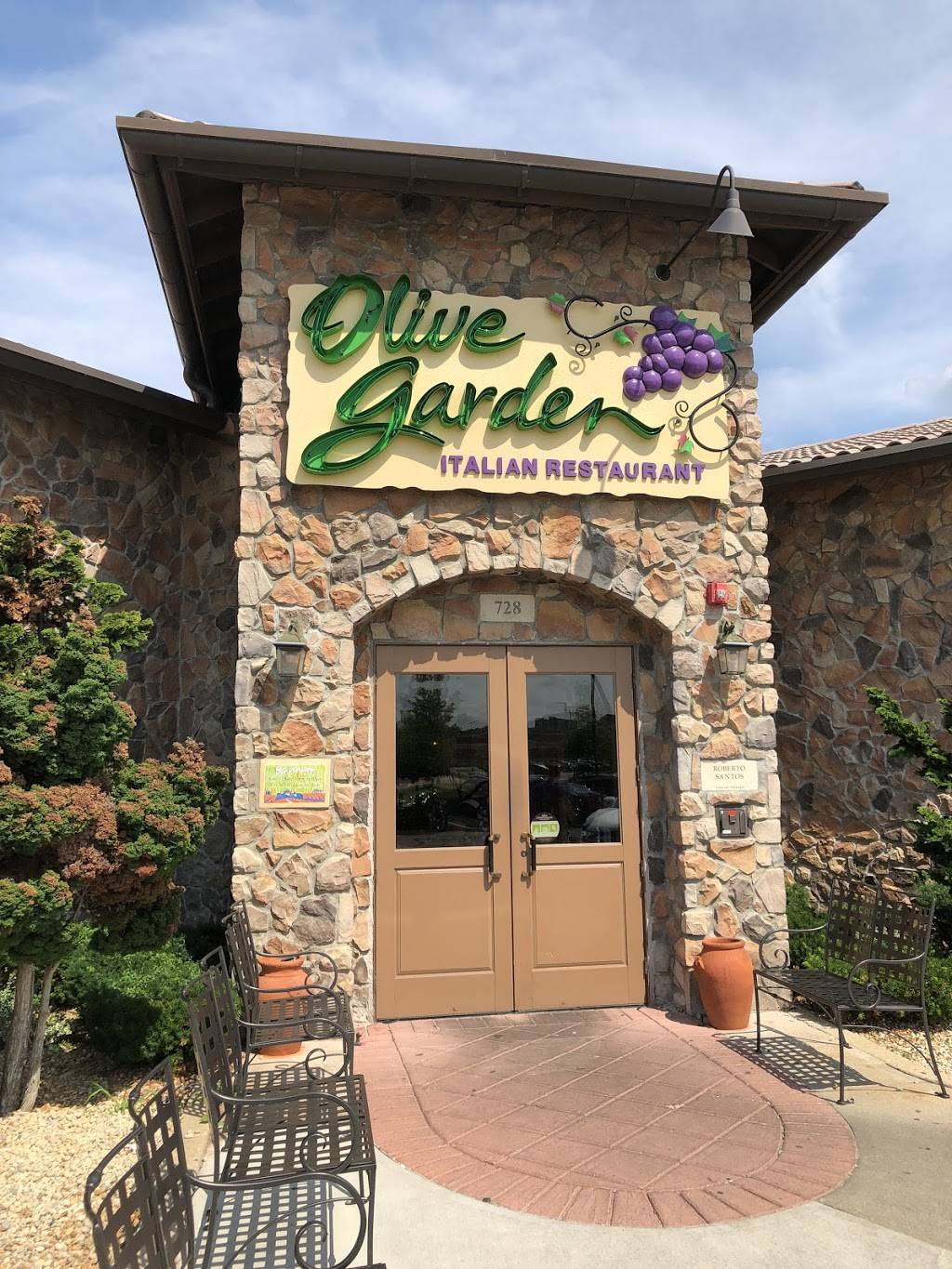 Olive Garden Italian Restaurant | meal takeaway | 728 Donald Lynch Blvd, Marlborough, MA 01752, USA | 5083036558 OR +1 508-303-6558