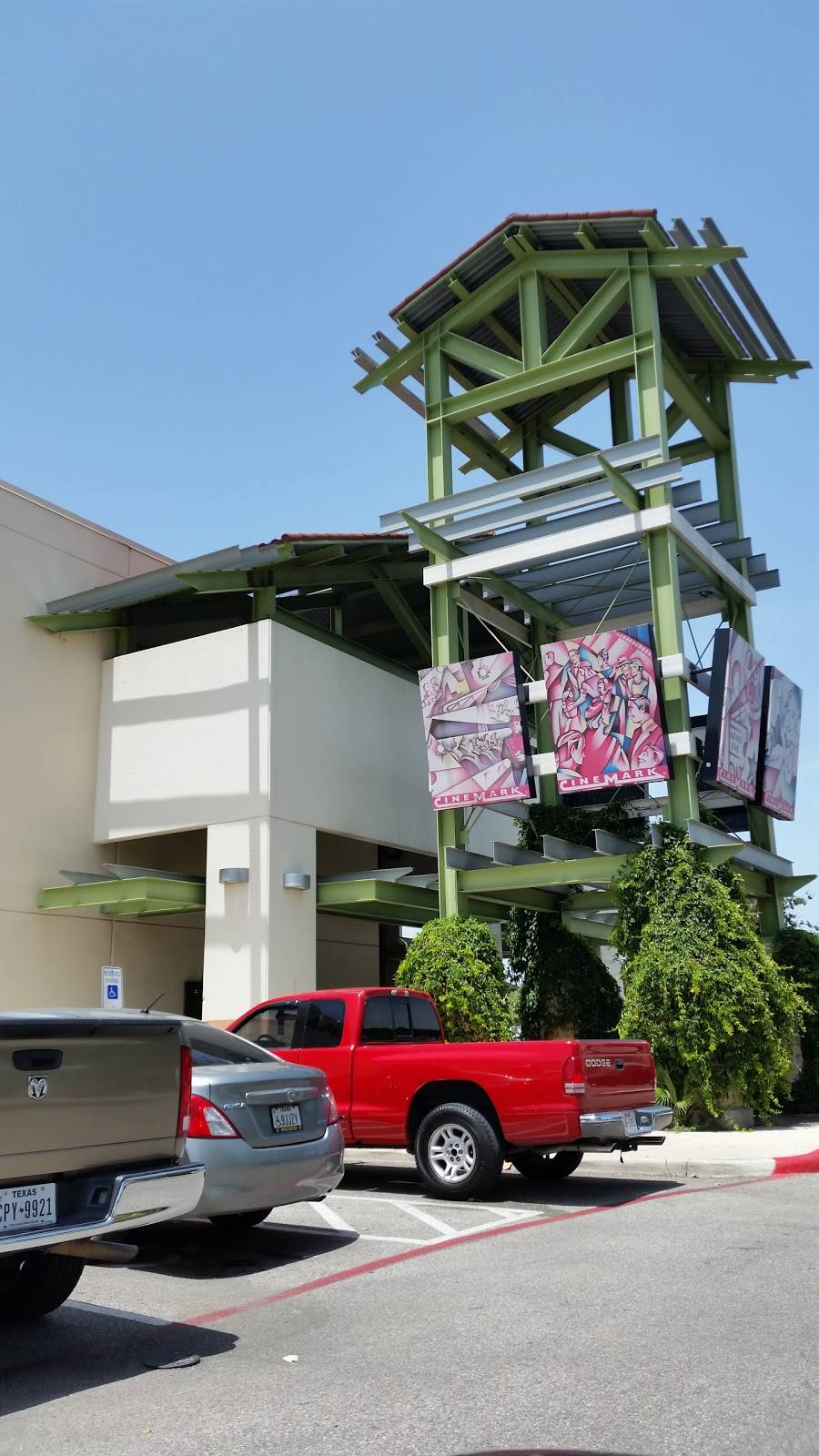 Cinemark McCreless Market | meal takeaway | 4100 S New Braunfels Ave Suite 601, San Antonio, TX 78223, USA | 2105324459 OR +1 210-532-4459