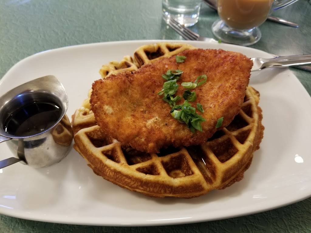 Café At The Plaza | cafe | 1007 N Cass St, Milwaukee, WI 53202, USA | 4142762101 OR +1 414-276-2101