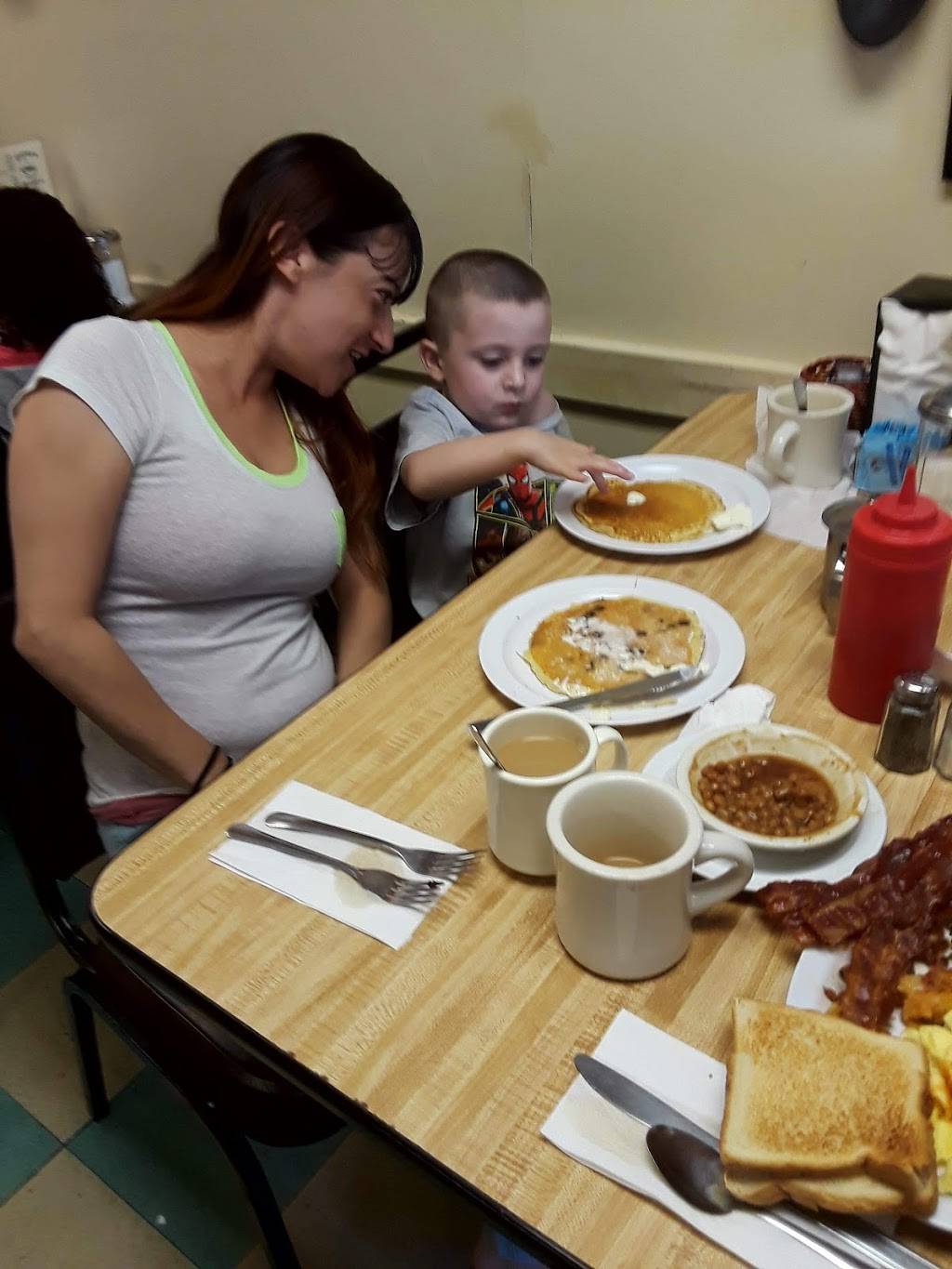 Dannys Breakfast Place | restaurant | 1039 Cass Avenue, Woonsocket, RI 02895, USA | 4013560523 OR +1 401-356-0523