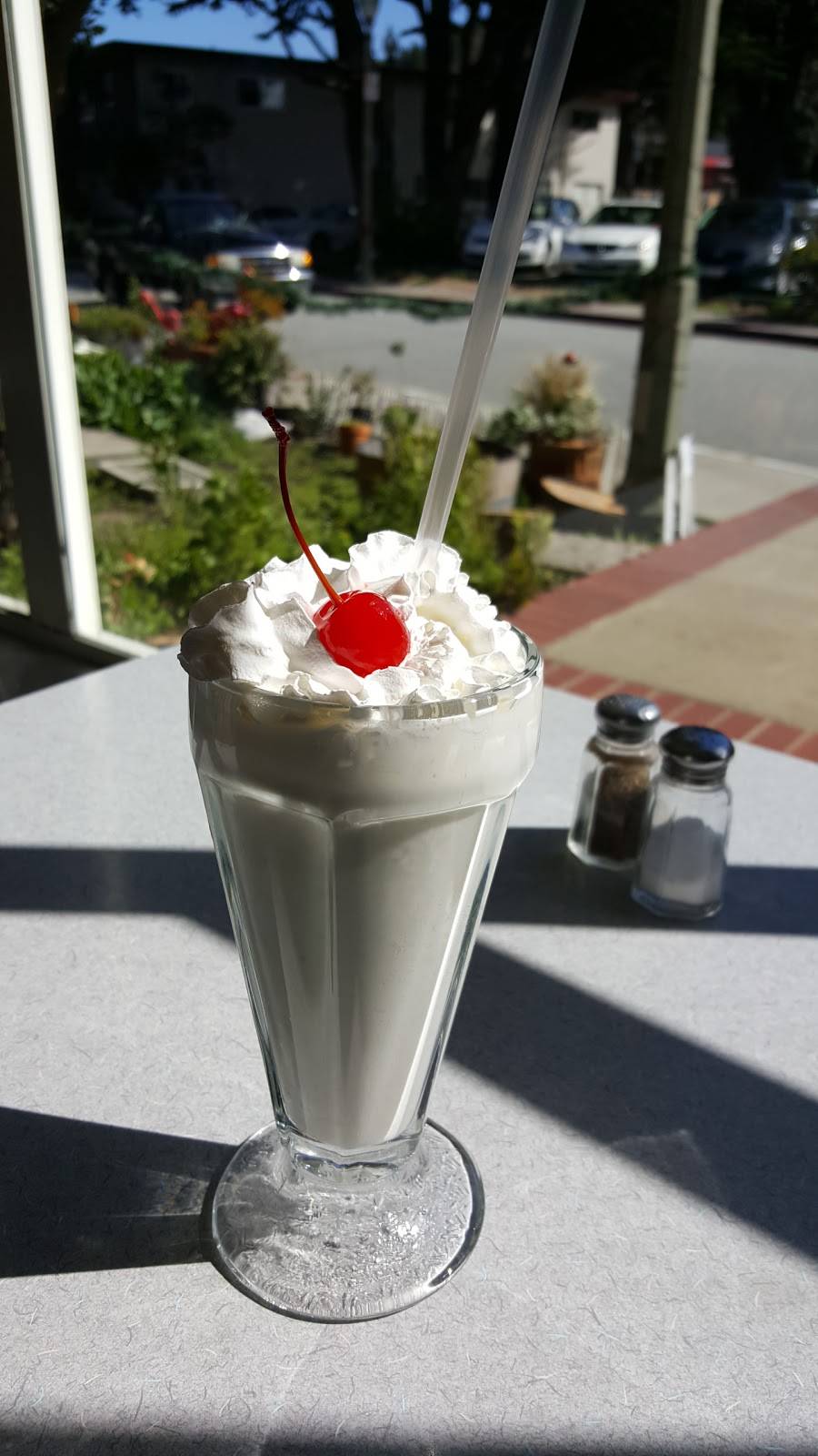 Rockn Robs Famous Burgers | restaurant | 450 Dondee St #1, Pacifica, CA 94044, USA | 6503593663 OR +1 650-359-3663