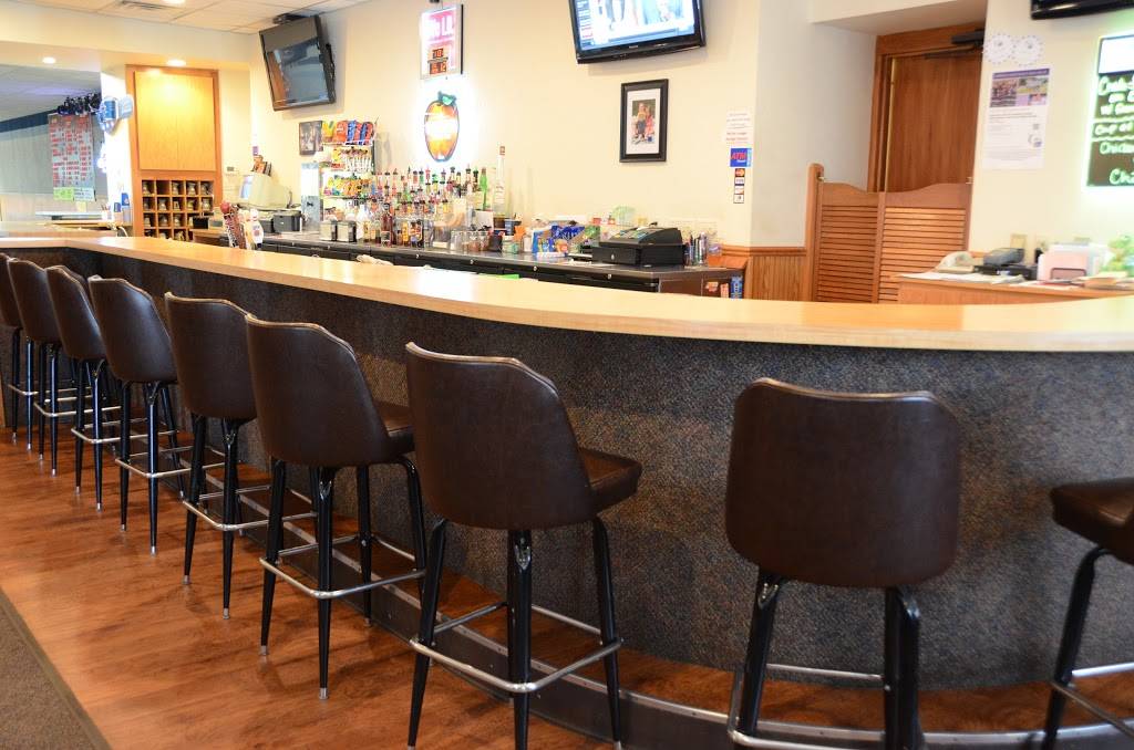 Pla-Mor Lanes | restaurant | 300 E Main St, Chilton, WI 53014, USA | 9208492131 OR +1 920-849-2131