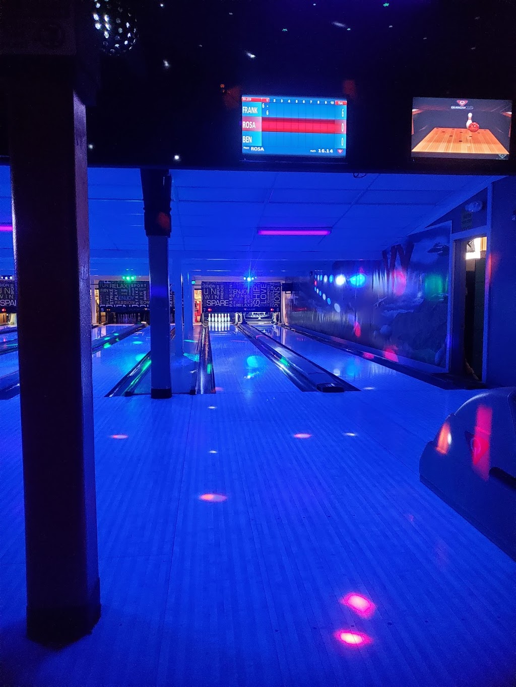 Desert Lanes & Kingpin Pizzeria Cafe | meal delivery | El Centro, CA 92243, USA | 7603392918 OR +1 760-339-2918