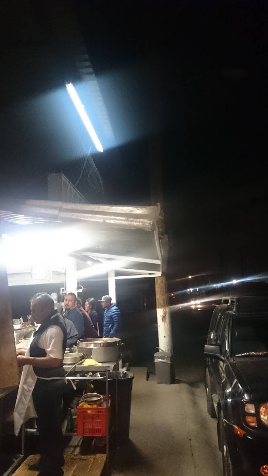 Tacos El Gallo o Pollo | restaurant | Calle Tecate, Albaroja, Tijuana, B.C., Mexico | 016649697140 OR +52 664 969 7140