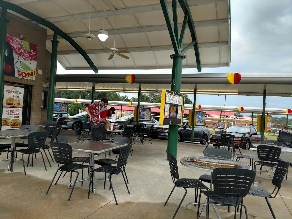 Sonic Drive-In | restaurant | 112 Russell Pkwy, Warner Robins, GA 31088, USA | 4783222228 OR +1 478-322-2228