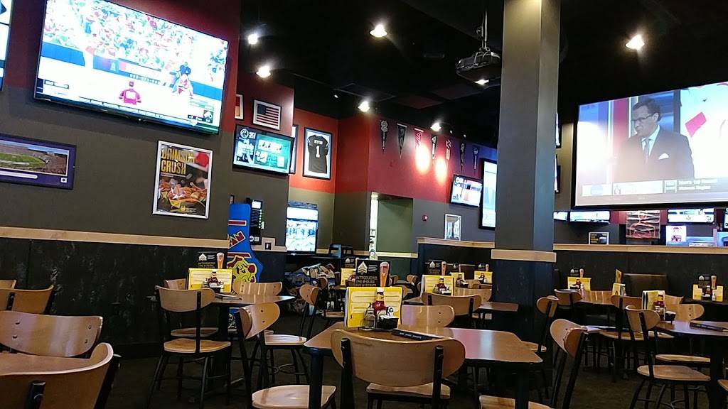 Buffalo Wild Wings | meal takeaway | 3102 Doctor M.L.K. Jr Blvd Suite #624, New Bern, NC 28562, USA | 2526359464 OR +1 252-635-9464