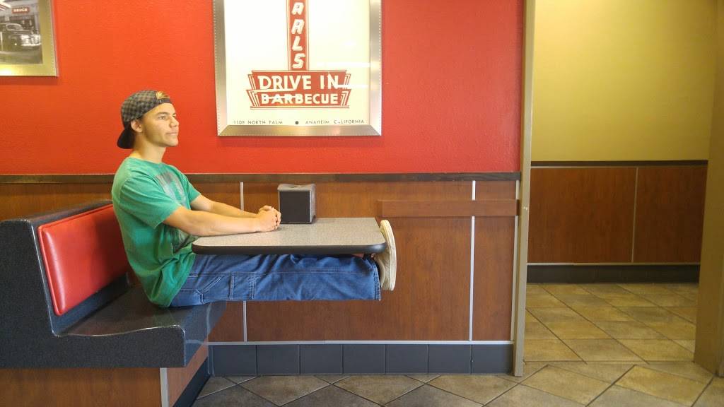 Carls Jr. | restaurant | 754 Ventura St, Fillmore, CA 93015, USA | 8055243988 OR +1 805-524-3988