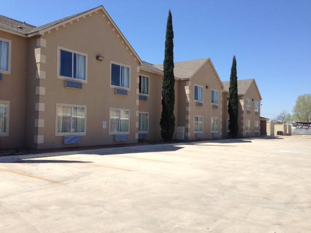 Comfort Suites | restaurant | 1489, I-35 N, New Braunfels, TX 78130, USA | 8306431100 OR +1 830-643-1100