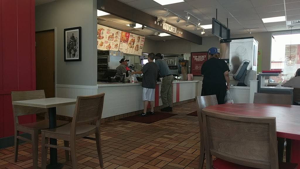 KFC | restaurant | 2702 Center Street, Essexville, MI 48732, USA | 9898933549 OR +1 989-893-3549