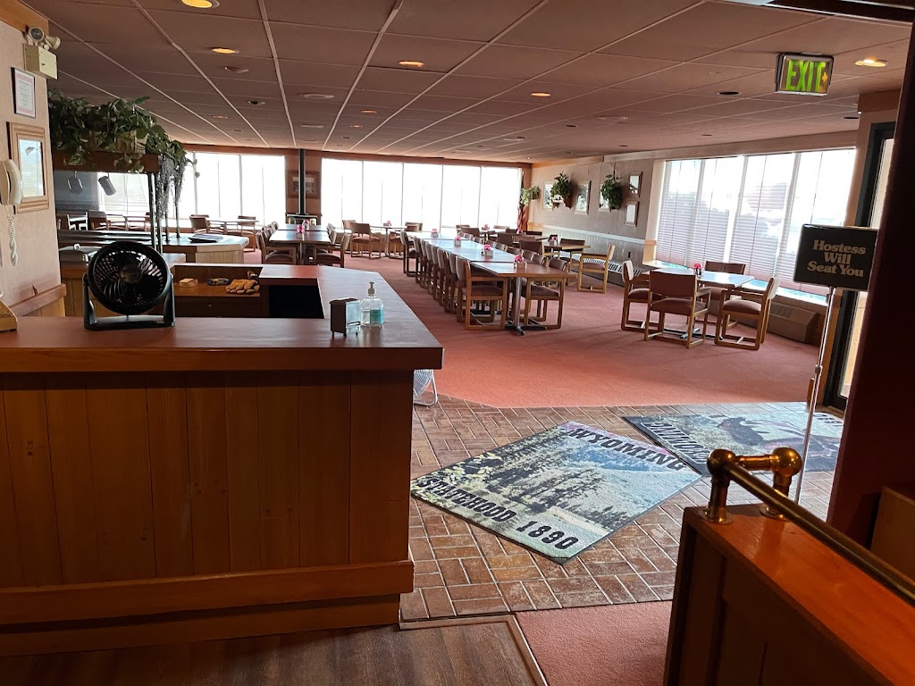 Luigis Supper Club | restaurant | 807 Susie Ave, Diamondville, WY 83116, USA | 3078776221 OR +1 307-877-6221