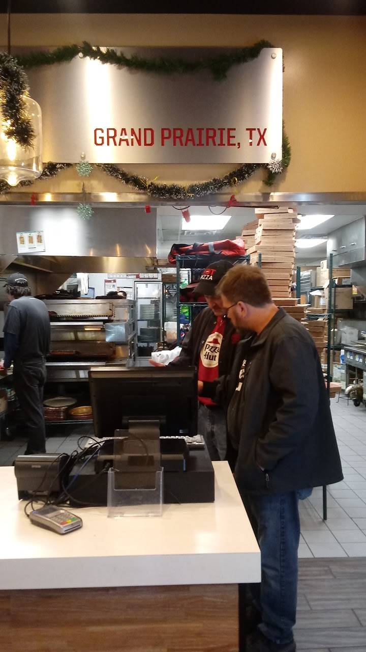 Pizza Hut | restaurant | 950 S Carrier Pkwy Suite 160, Grand Prairie, TX 75051, USA | 9726425000 OR +1 972-642-5000