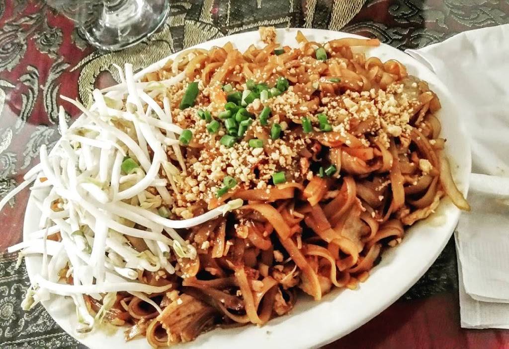 Thai Kitchen | restaurant | 2851 N Oakland Ave, Milwaukee, WI 53211, USA | 4149628851 OR +1 414-962-8851