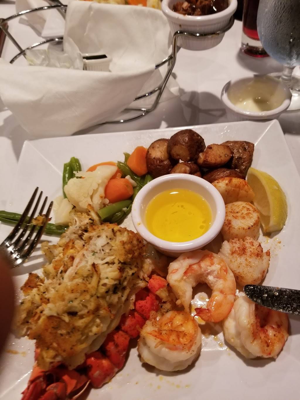 Vinnies Lobster Bar | restaurant | 5810 S University Dr, Davie, FL 33328, USA | 9546803323 OR +1 954-680-3323