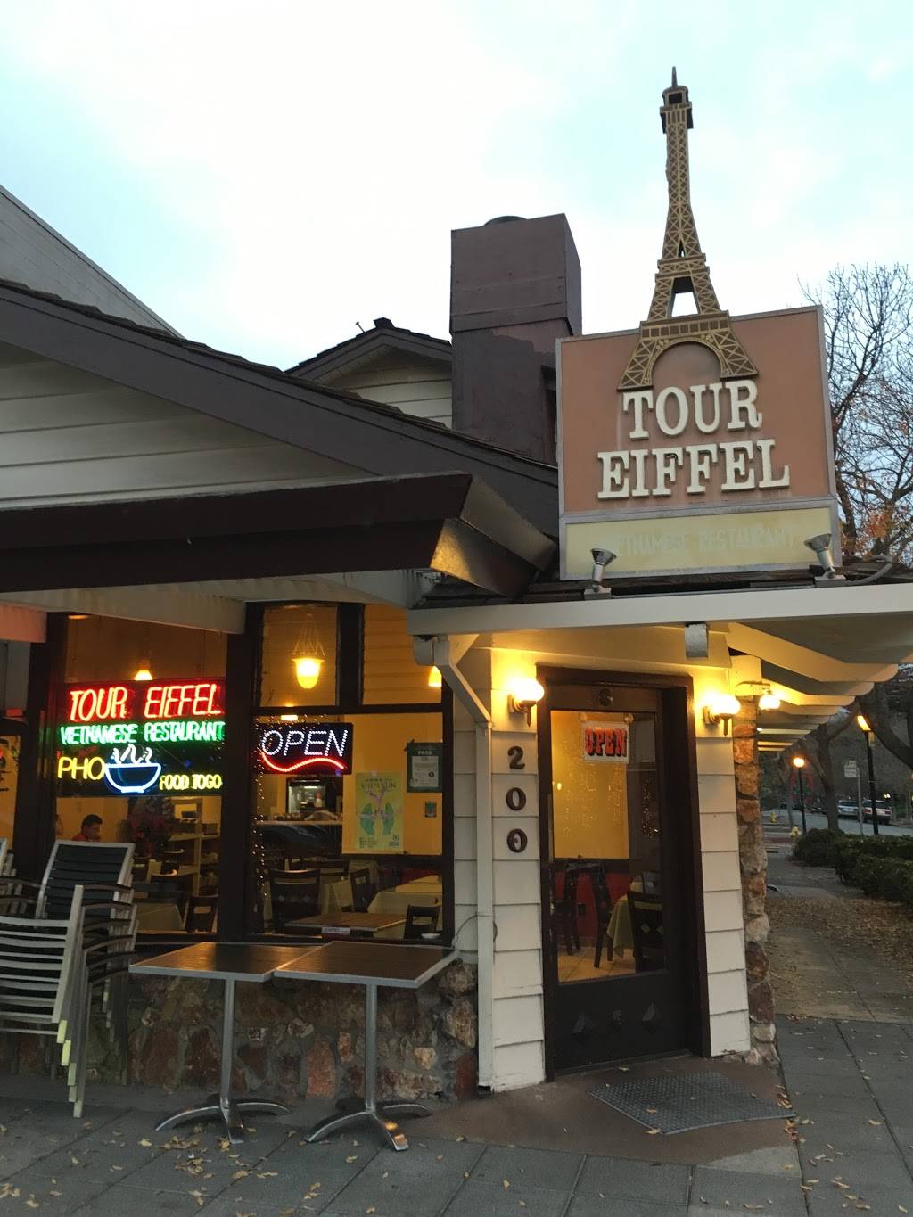 Tour Eiffel Vietnamese Restaurant | bakery | 200 State St, Los Altos, CA 94022, USA | 6509171328 OR +1 650-917-1328