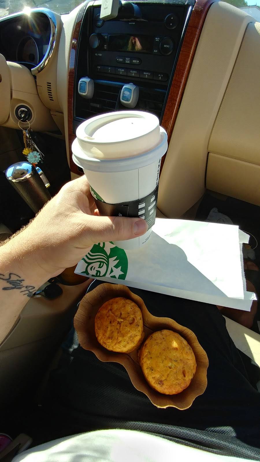 Starbucks | cafe | 4703 S 6th St, Milwaukee, WI 53221, USA | 4147447018 OR +1 414-744-7018