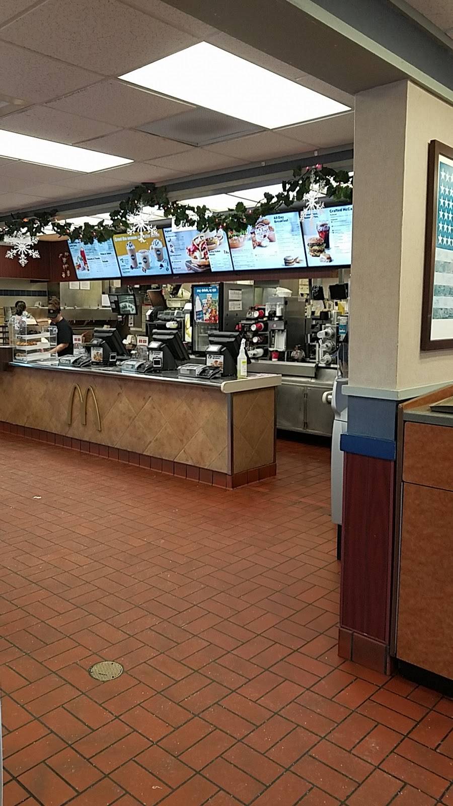 McDonalds | cafe | 718 Rubber Ave, Naugatuck, CT 06770, USA | 2037290807 OR +1 203-729-0807