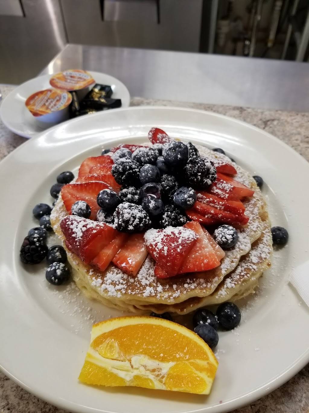 Zs Cafe And Gaming | restaurant | 435 North Wilson Road, Round Lake, IL 60073, USA | 2243380299 OR +1 224-338-0299