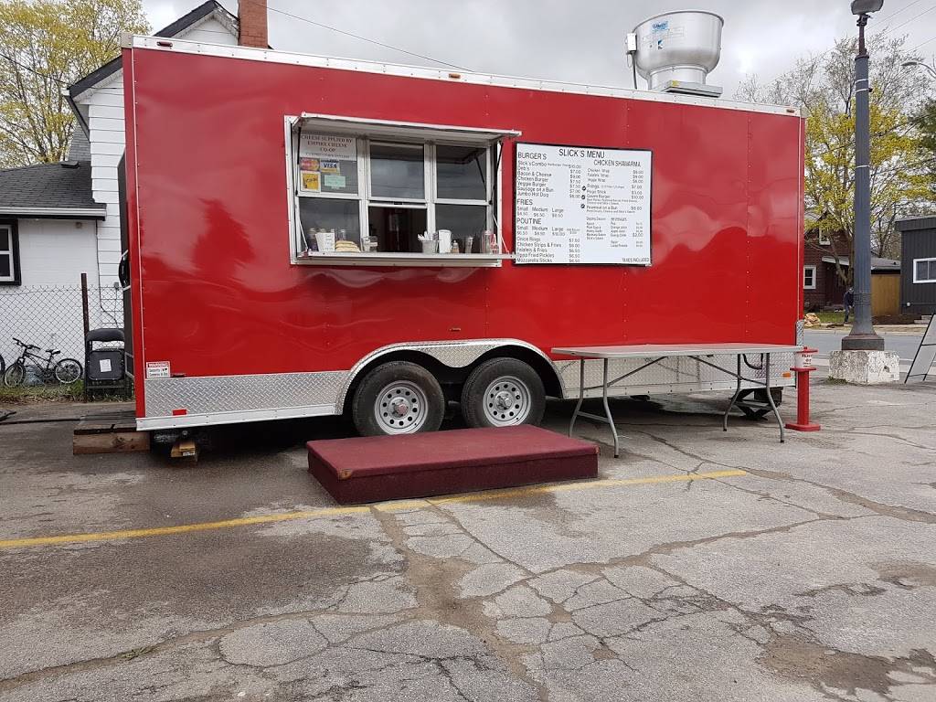 Slicks Burger Shack | restaurant | 260 Front St N, Campbellford, ON K0L 1L0, Canada | 7056329570 OR +1 705-632-9570