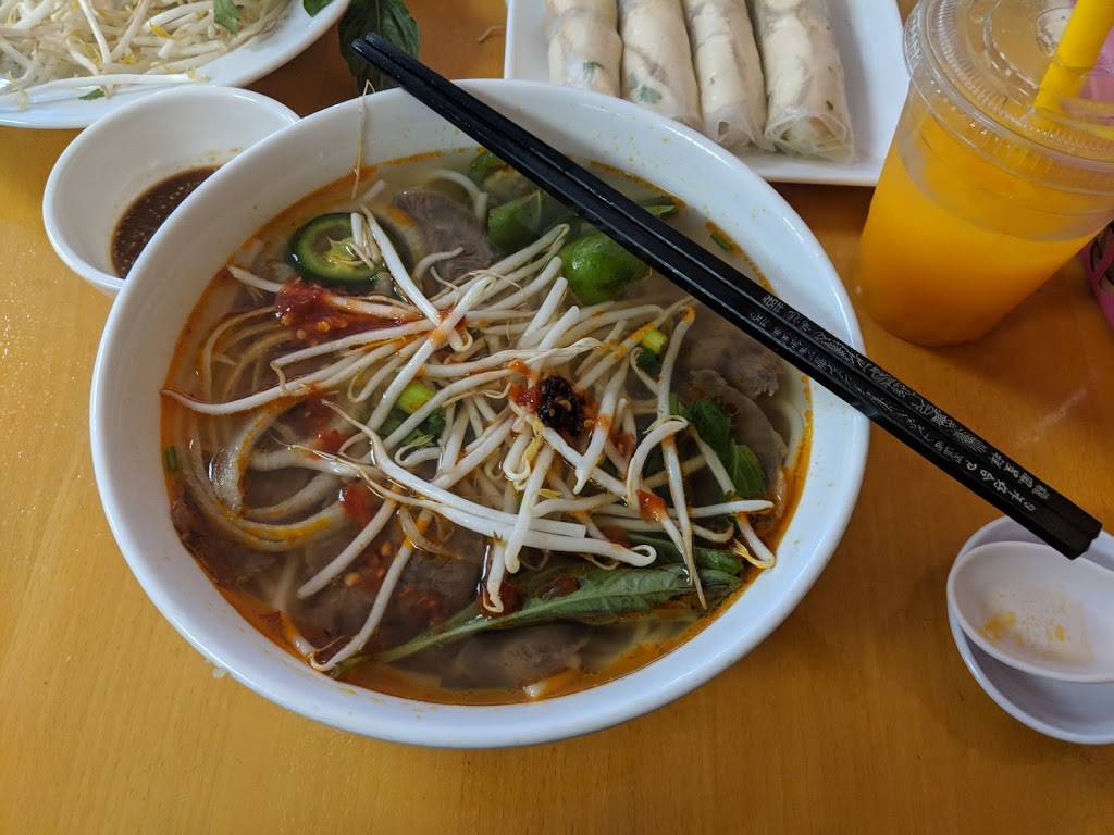 Pho Hong Thom | restaurant | 48 Wood Ave, Bridgeport, CT 06605, USA | 2036901533 OR +1 203-690-1533